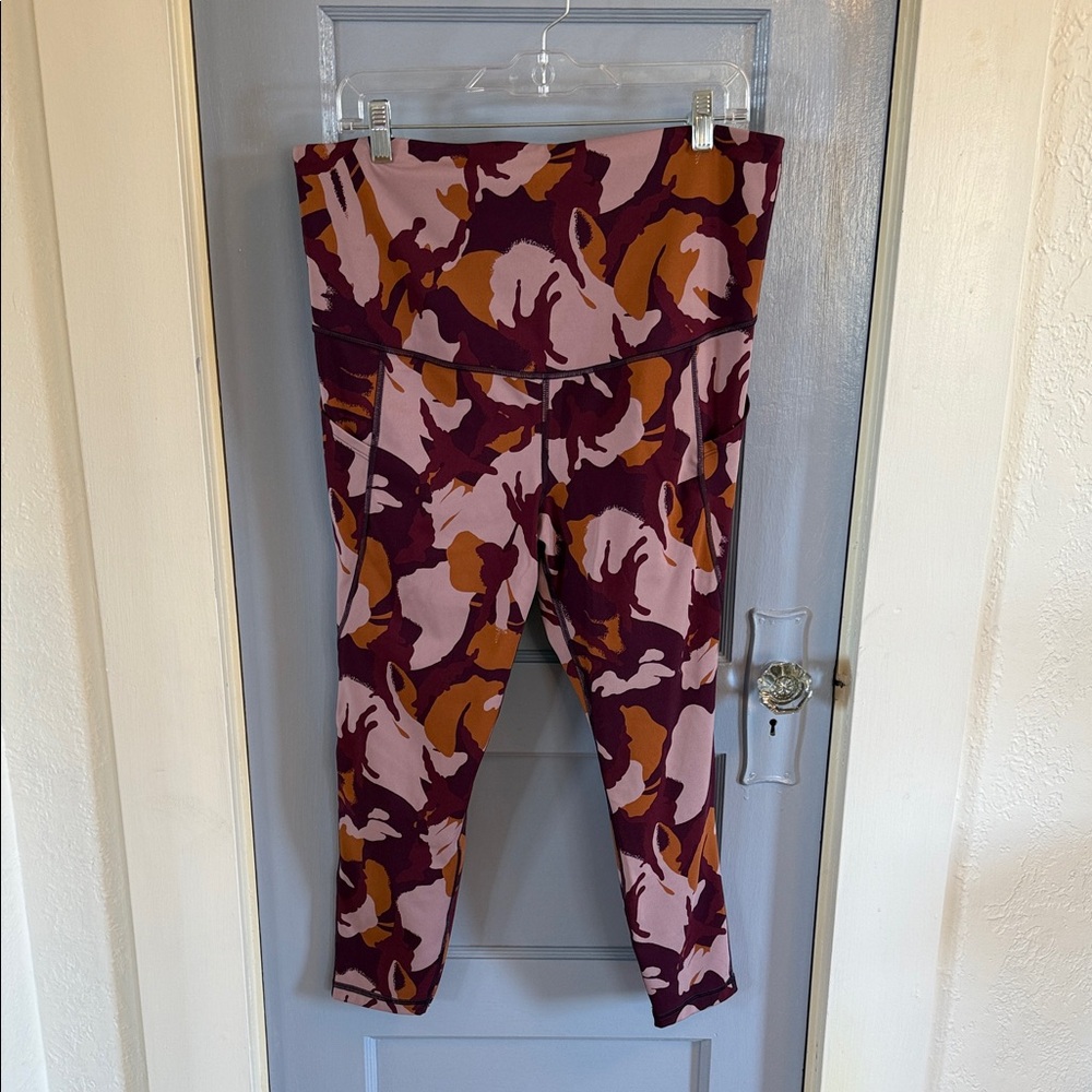 GAP Fit Maternity Leggings in Bold Camouflage